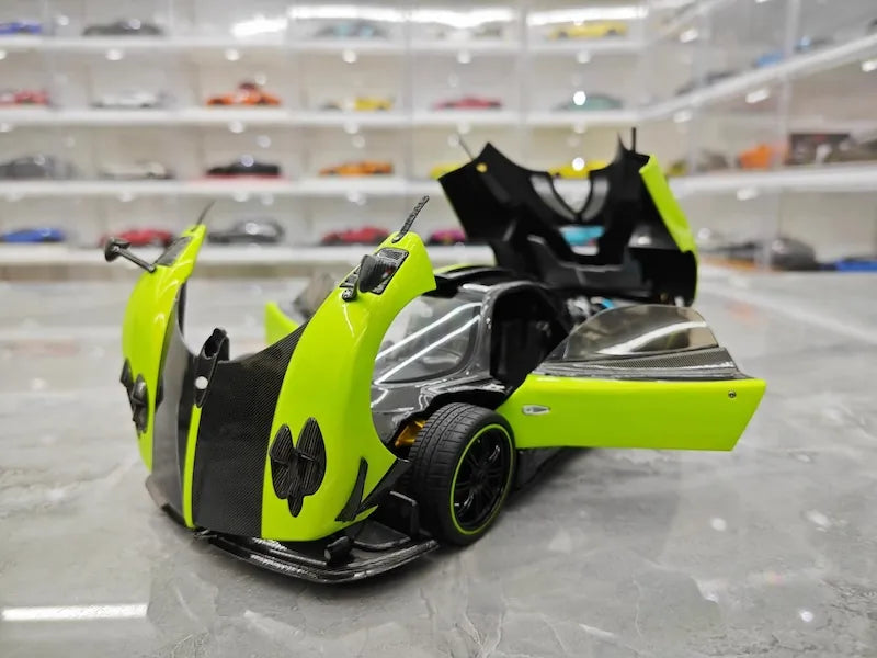 1:18 Pagani 2009 Zonda Cinque Bianco Benny Green