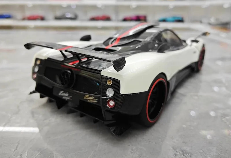 1:18 Pagani 2009 Zonda Cinque Bianco Benny White