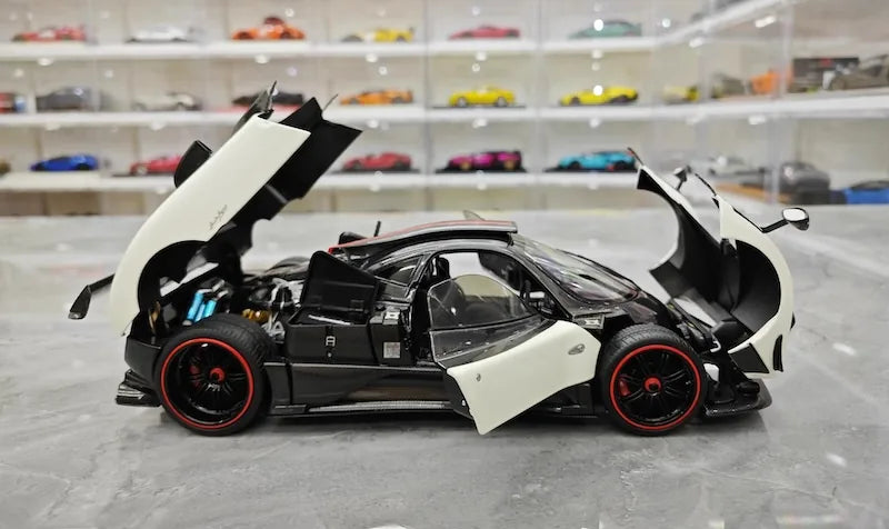 1:18 Pagani 2009 Zonda Cinque Bianco Benny White