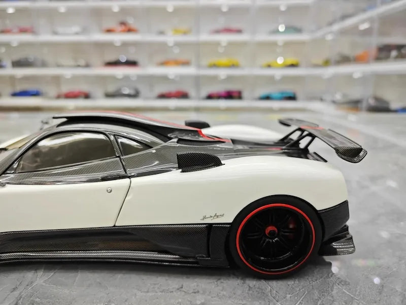 1:18 Pagani 2009 Zonda Cinque Bianco Benny White