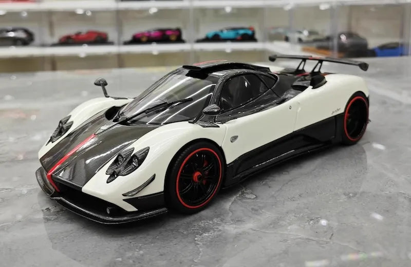 1:18 Pagani 2009 Zonda Cinque Bianco Benny White