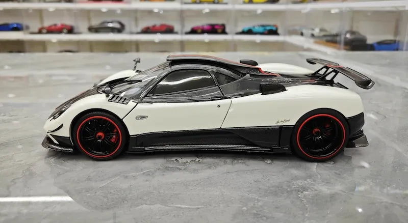 1:18 Pagani 2009 Zonda Cinque Bianco Benny White