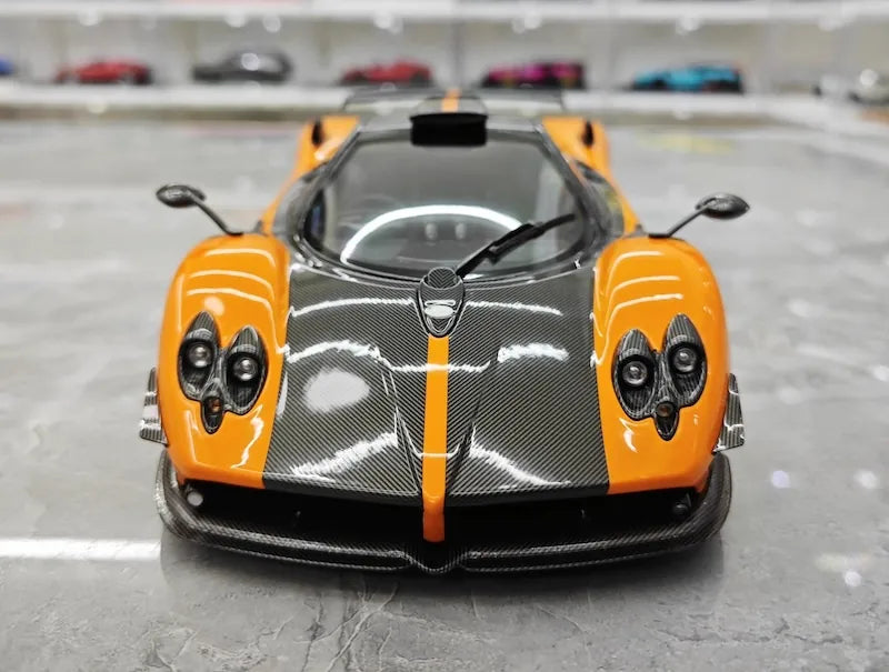 1:18 Pagani 2009 Zonda Cinque Bianco Benny Yellow