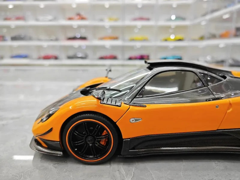 1:18 Pagani 2009 Zonda Cinque Bianco Benny Yellow