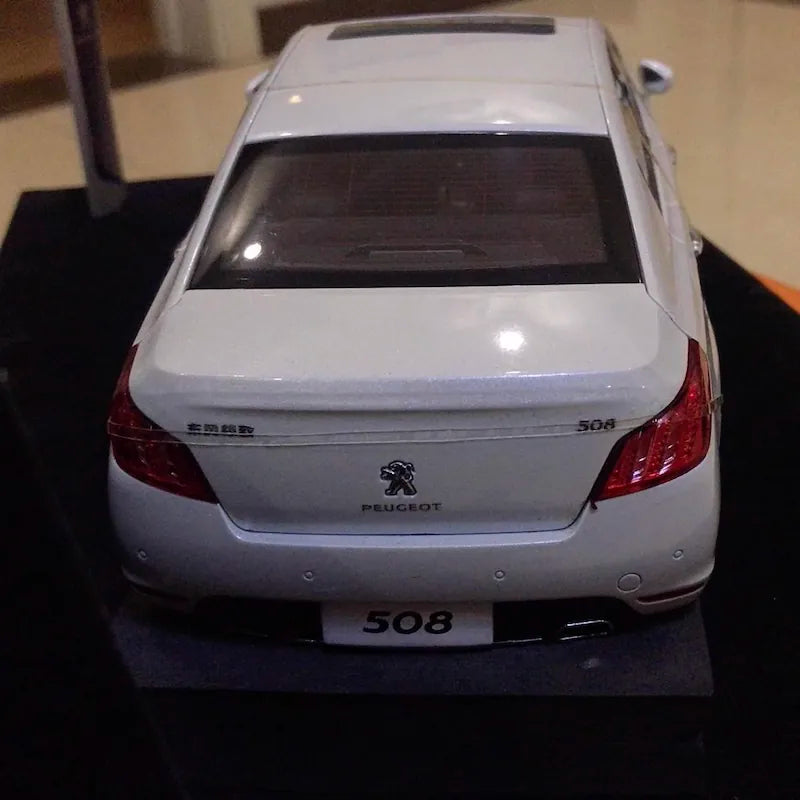 1:18 Peugeot 2010 508 Die Cast Model Car