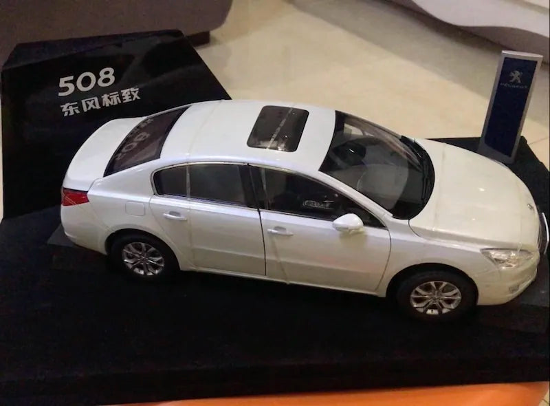 1:18 Peugeot 2010 508 Die Cast Model Car