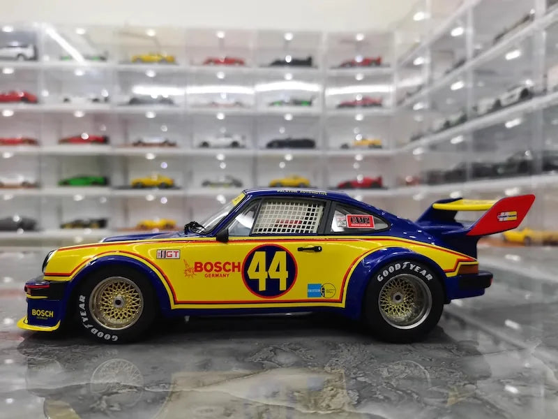 1:18 Porsche 1997 934.5 #44 John Sisk