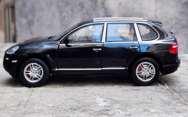 1:18 Porsche 2008 Cayenne Turbo Die Cast Model Car