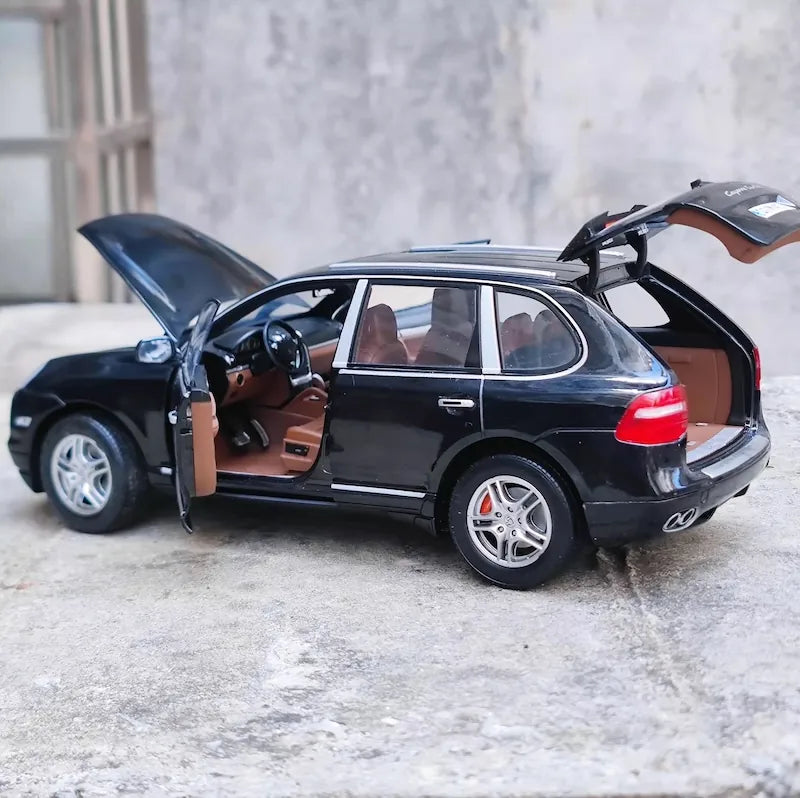 1:18 Porsche 2008 Cayenne Turbo Die Cast Model Car