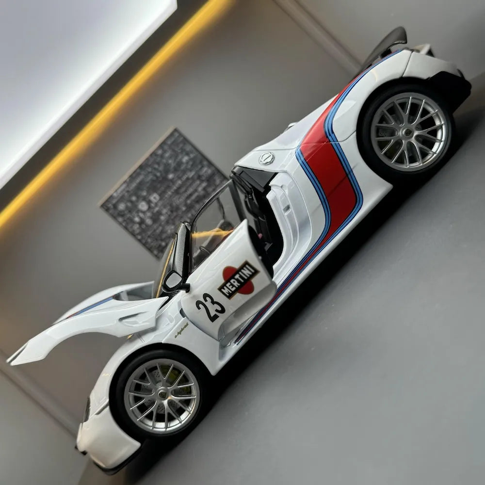 1:18 Porsche 2012 918 Spyder Martini Edition