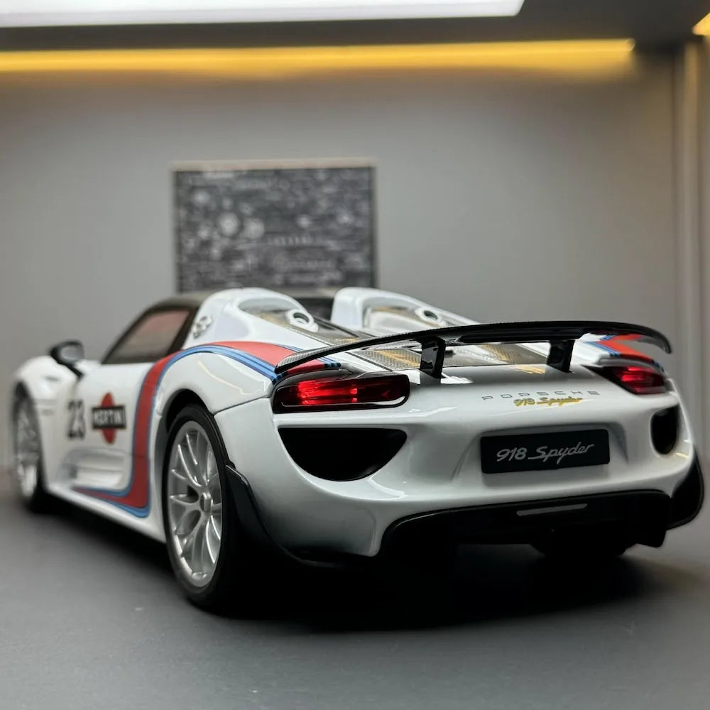 1:18 Porsche 2012 918 Spyder Martini Edition