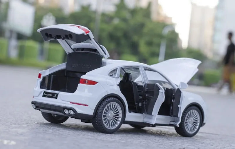 Porsche Cayenne S 2017 à l'échelle 1:24 