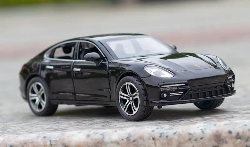 1:32 Porsche 2017 Panamera 4 E-Hybrid