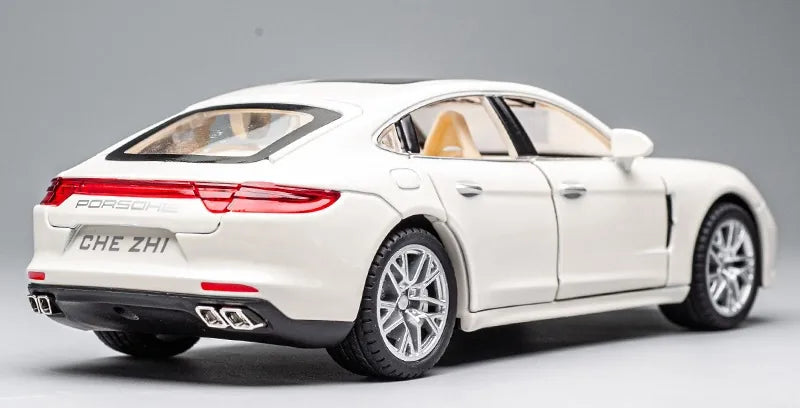 1:24 Porsche 2017 Panamera 4 E-Hybrid 