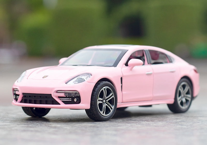 1:32 Porsche 2017 Panamera 4 E-Hybrid Die Cast Model Car