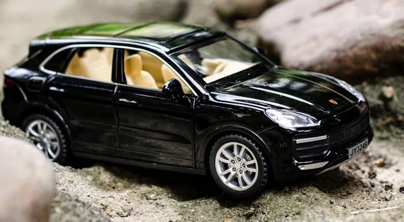 1:32 Porsche 2018 Cayenne Turbo 