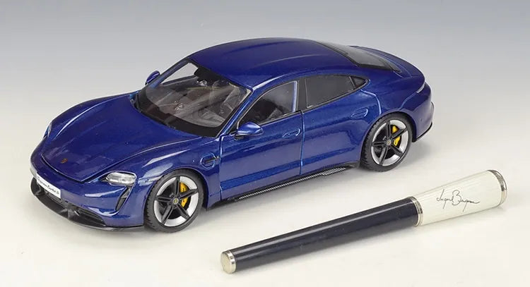 Porsche Taycan 2019 à l'échelle 1:24 