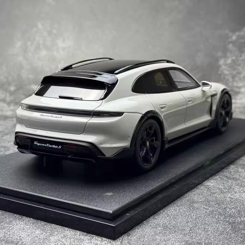 1:18 Porsche 2022 Taycan Turbo S Cross Turismo