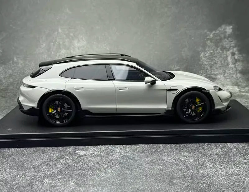 1:18 Porsche 2022 Taycan Turbo S Cross Turismo