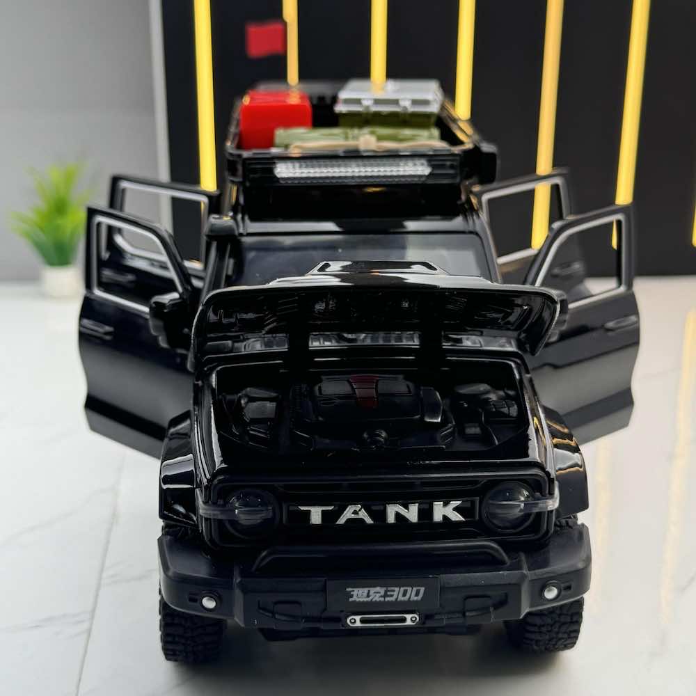 1:24 Tank 2022 300 Adventure Die Cast Model Car