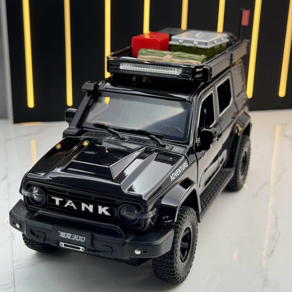 1:24 Tank 2022 300 Adventure Die Cast Model Car