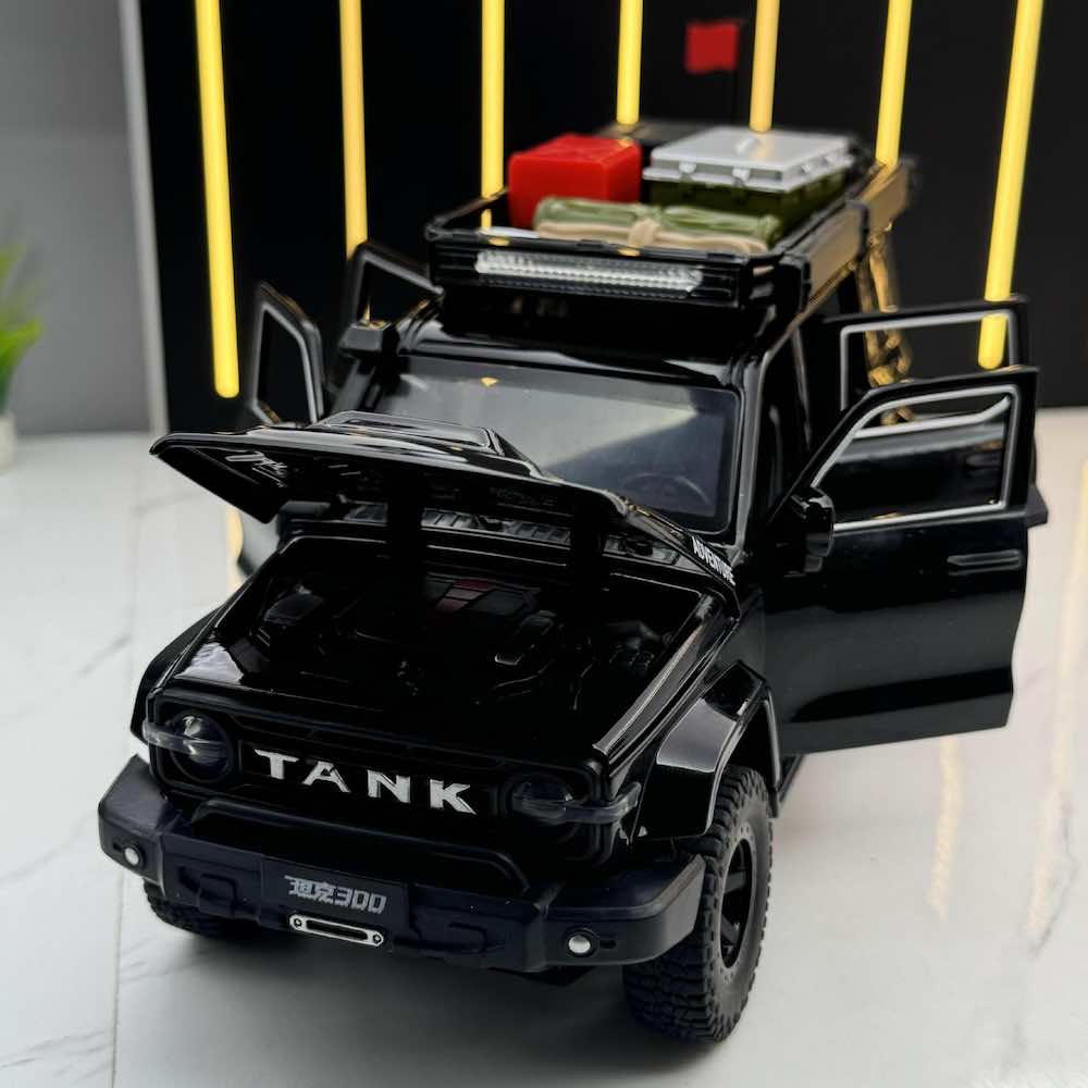 1:24 Tank 2022 300 Adventure Die Cast Model Car