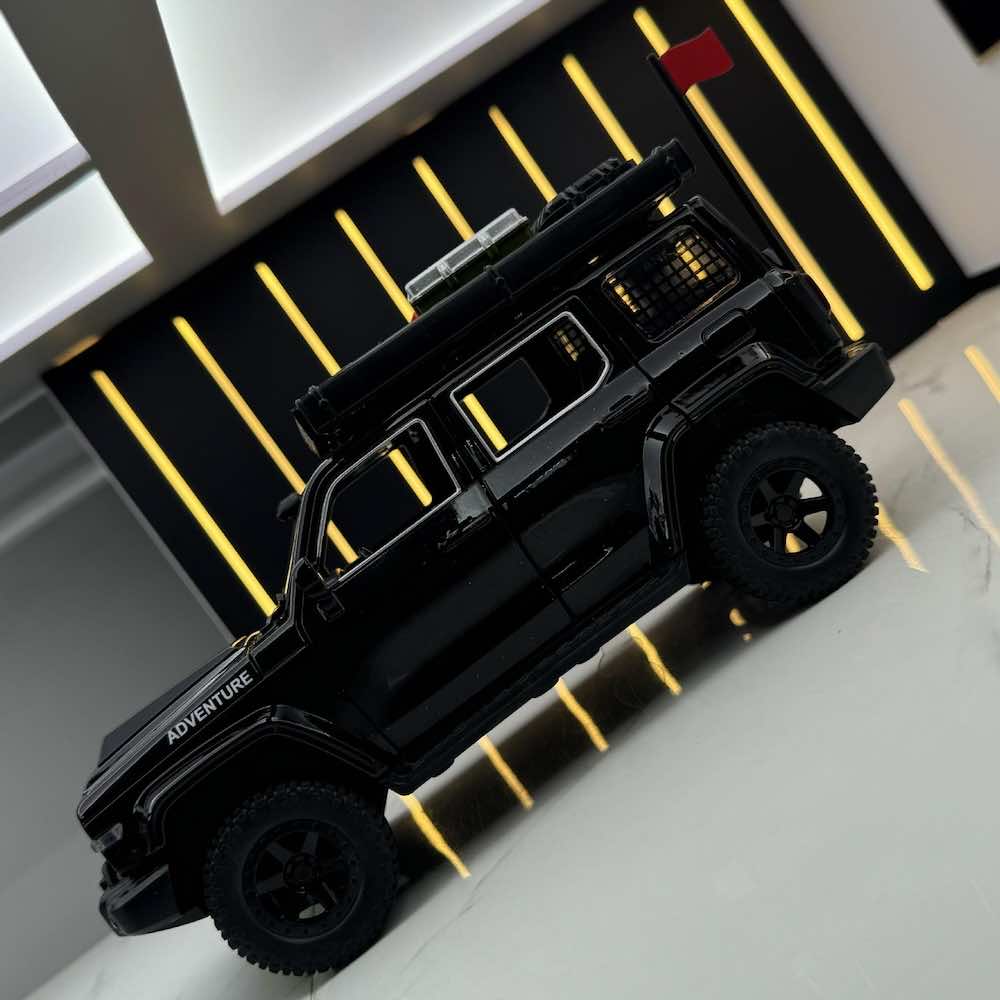 1:24 Tank 2022 300 Adventure Die Cast Model Car