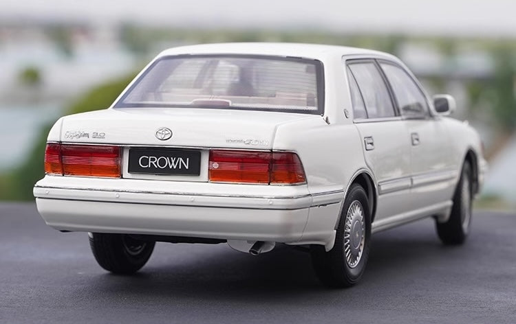 1:18 Toyota 1995 Crown 155 Die Cast Model Car