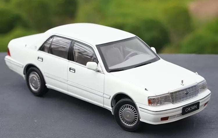 1:18 Toyota 1995 Crown 155 Die Cast Model Car