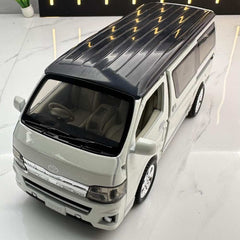 1:32 Toyota 2004 HiAce Die Cast Model Car