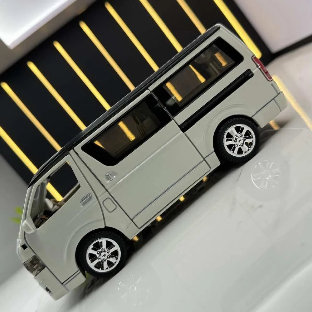 1:32 Toyota 2004 HiAce