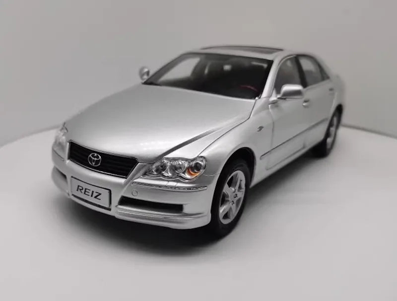 1:18 Toyota 2004 Mark X White Die Cast Model Car