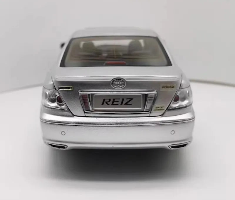 1:18 Toyota 2004 Mark X Die Cast Model Car