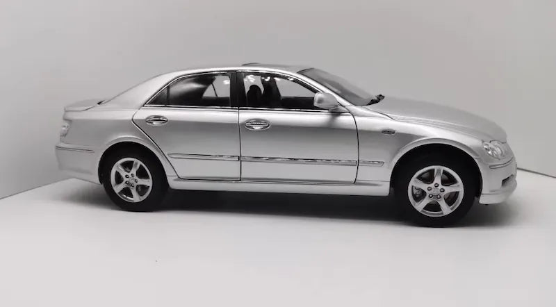 1:18 Toyota 2004 Mark X Die Cast Model Car