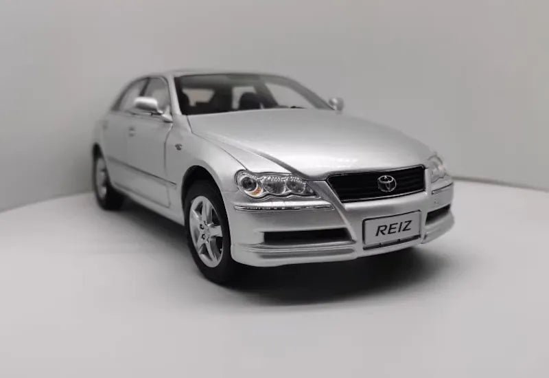 1:18 Toyota 2004 Mark X Die Cast Model Car