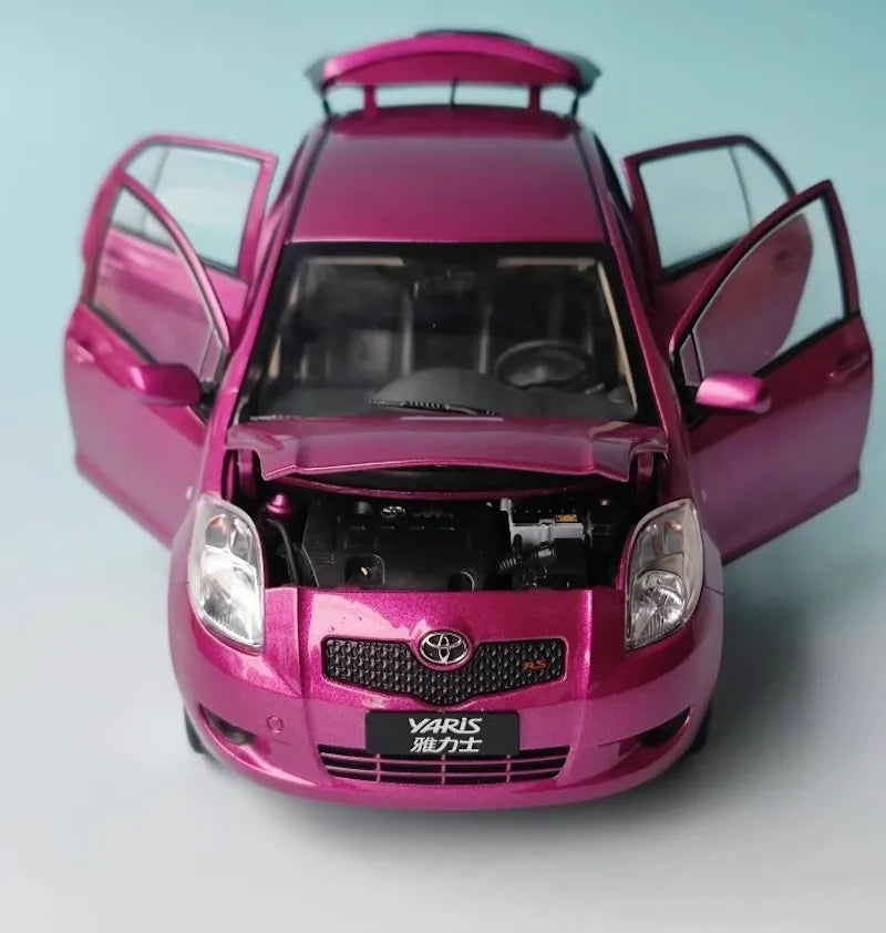 1:18 Toyota 2005 Yaris Die Cast Model Car