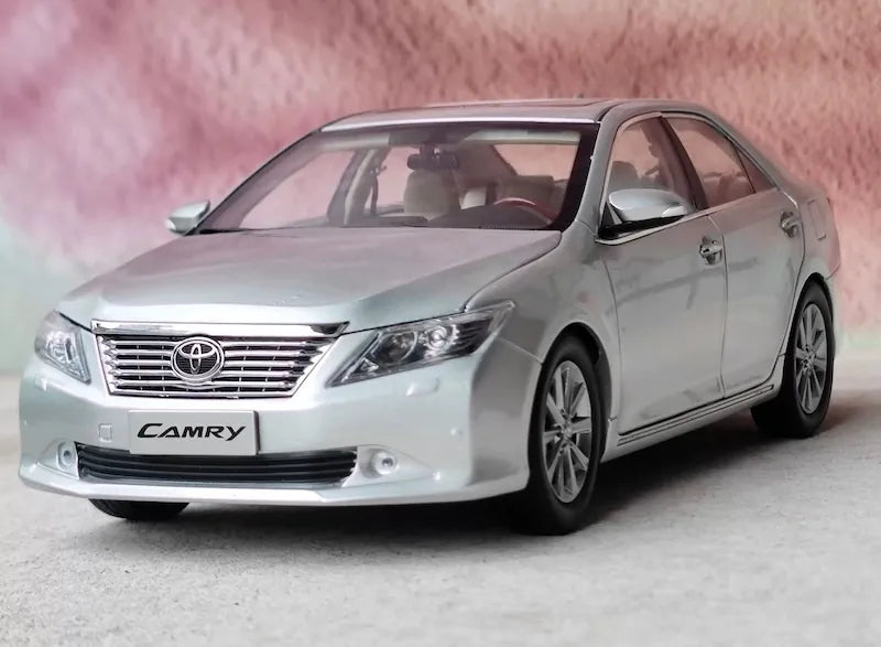 1:18 Toyota 2011 Camry Silver Die Cast Model Car