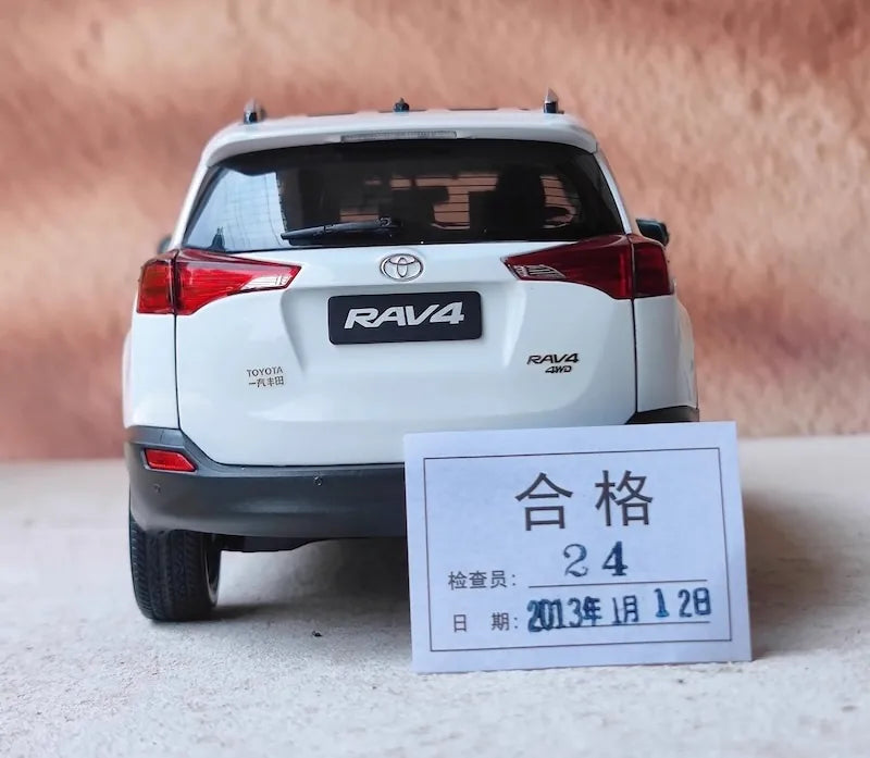 1:18 Toyota 2013 RAV4 Die Cast Model Car