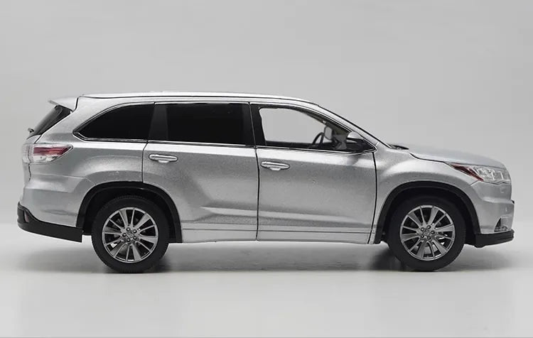 1:18 Toyota Highlander 2015 