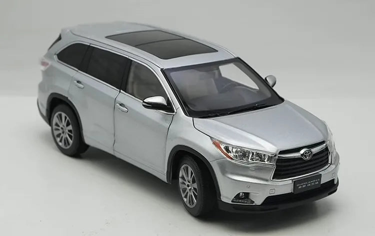 1:18 Toyota Highlander 2015 