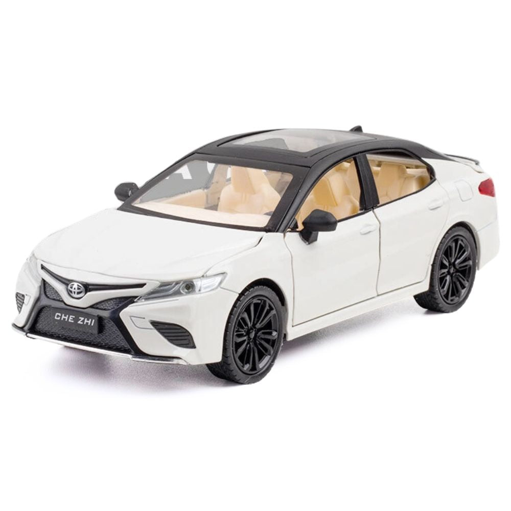 1:24 Toyota 2017 Camry SX White Die Cast Model Car