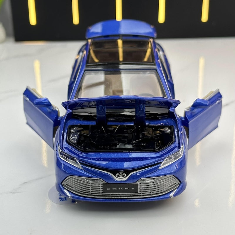 1:32 Toyota 2017 Camry XV70 Die Cast Model Car