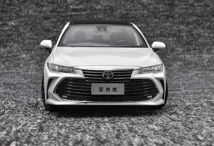 1:18 Toyota 2018 Avalon Die Cast Model Car