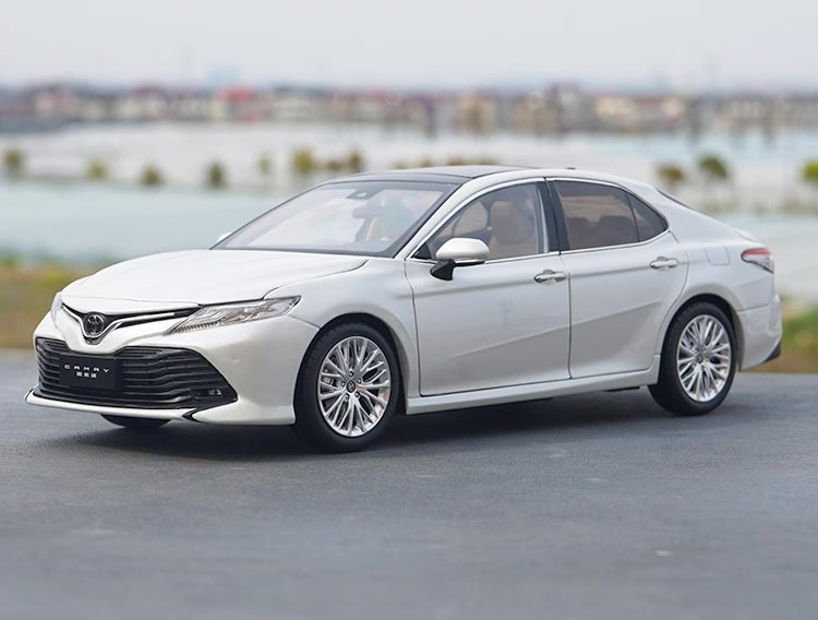 1:18 Toyota 2018 Camry XV70 Die Cast Model Car