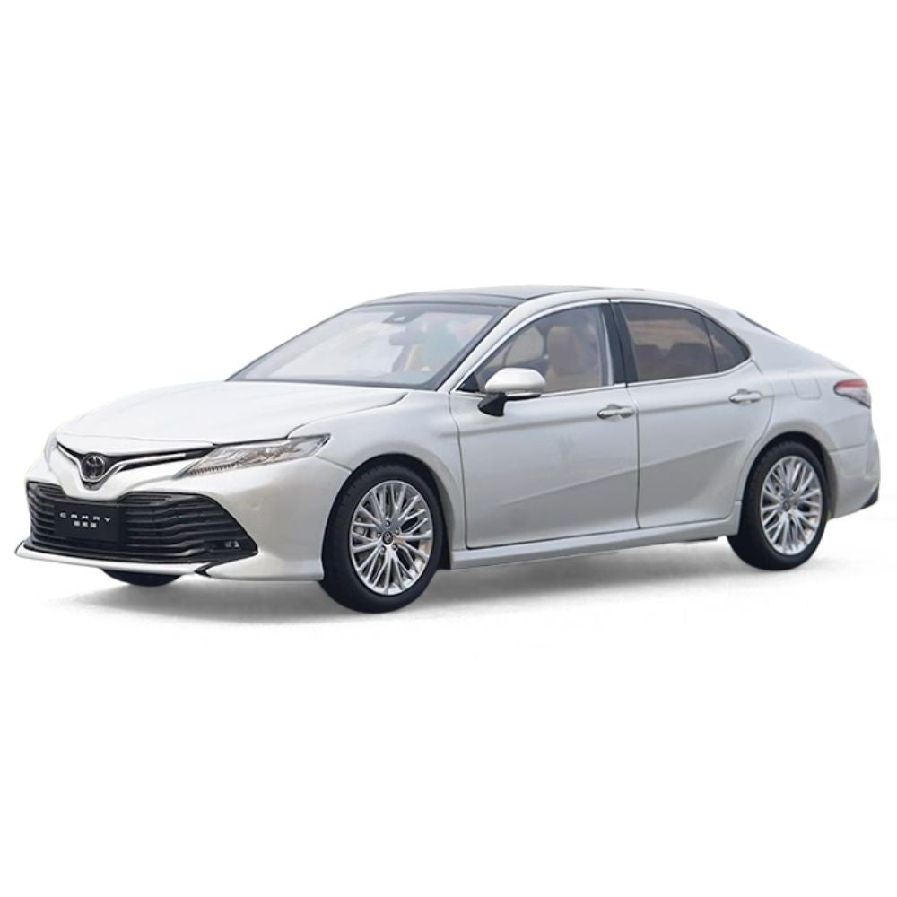 1:18 Toyota 2018 Camry XV70 White Die Cast Model Car