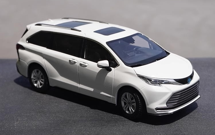 1:18 Toyota 2020 Sienna Die Cast Model Car