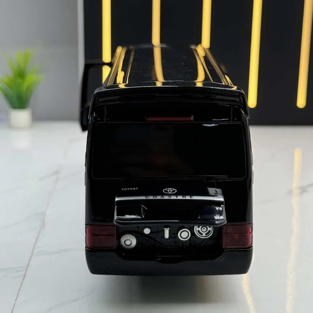 1:32 Toyota 2021 Coaster