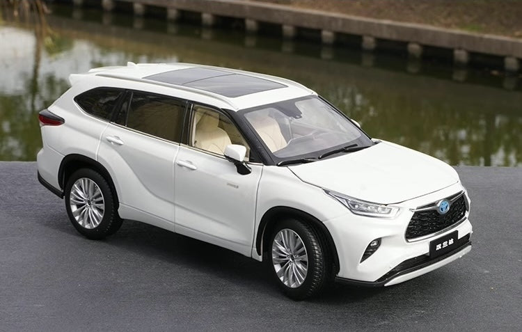 1:18 Toyota 2021 Highlander Die Cast Model Car