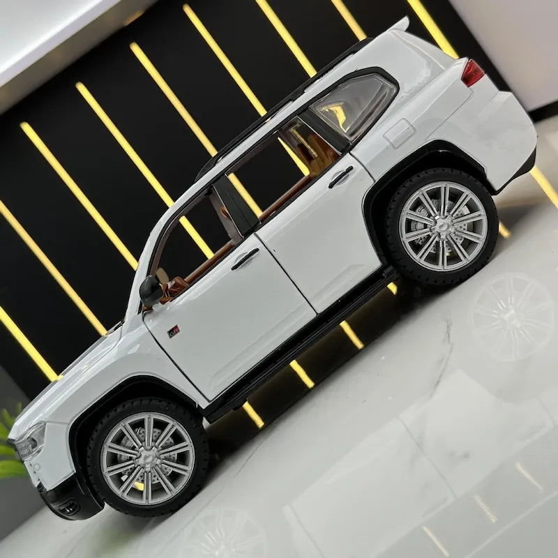 1:24 Toyota Land Cruiser GR Sport 2021 