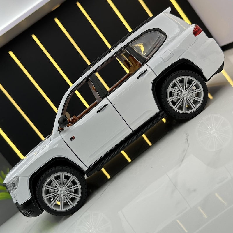 1:24 Toyota 2021 Land Cruiser GR Sport Die Cast Model Car